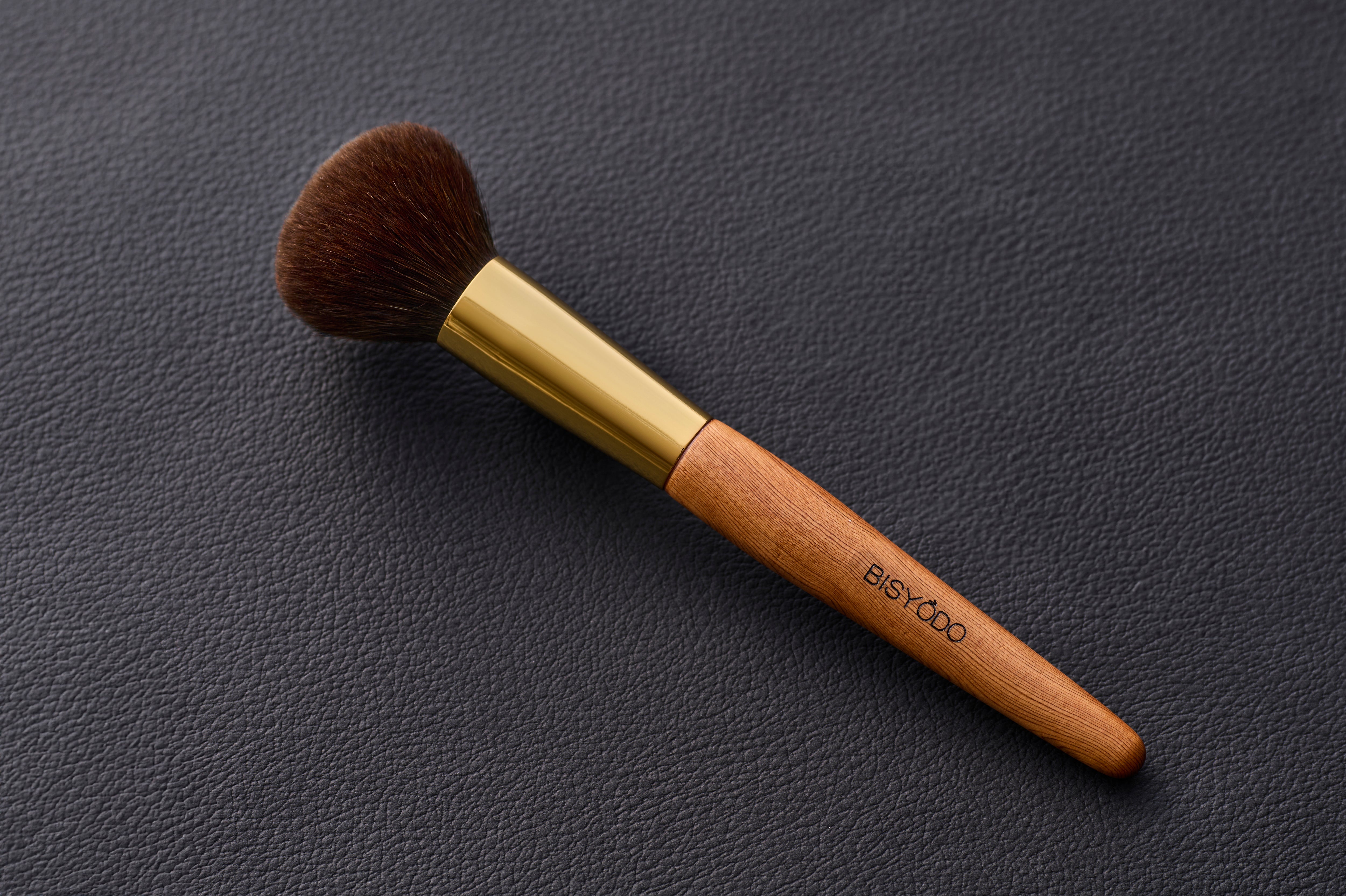Bisyodo Global Exclusive Flying Squirrel Cheek Brush