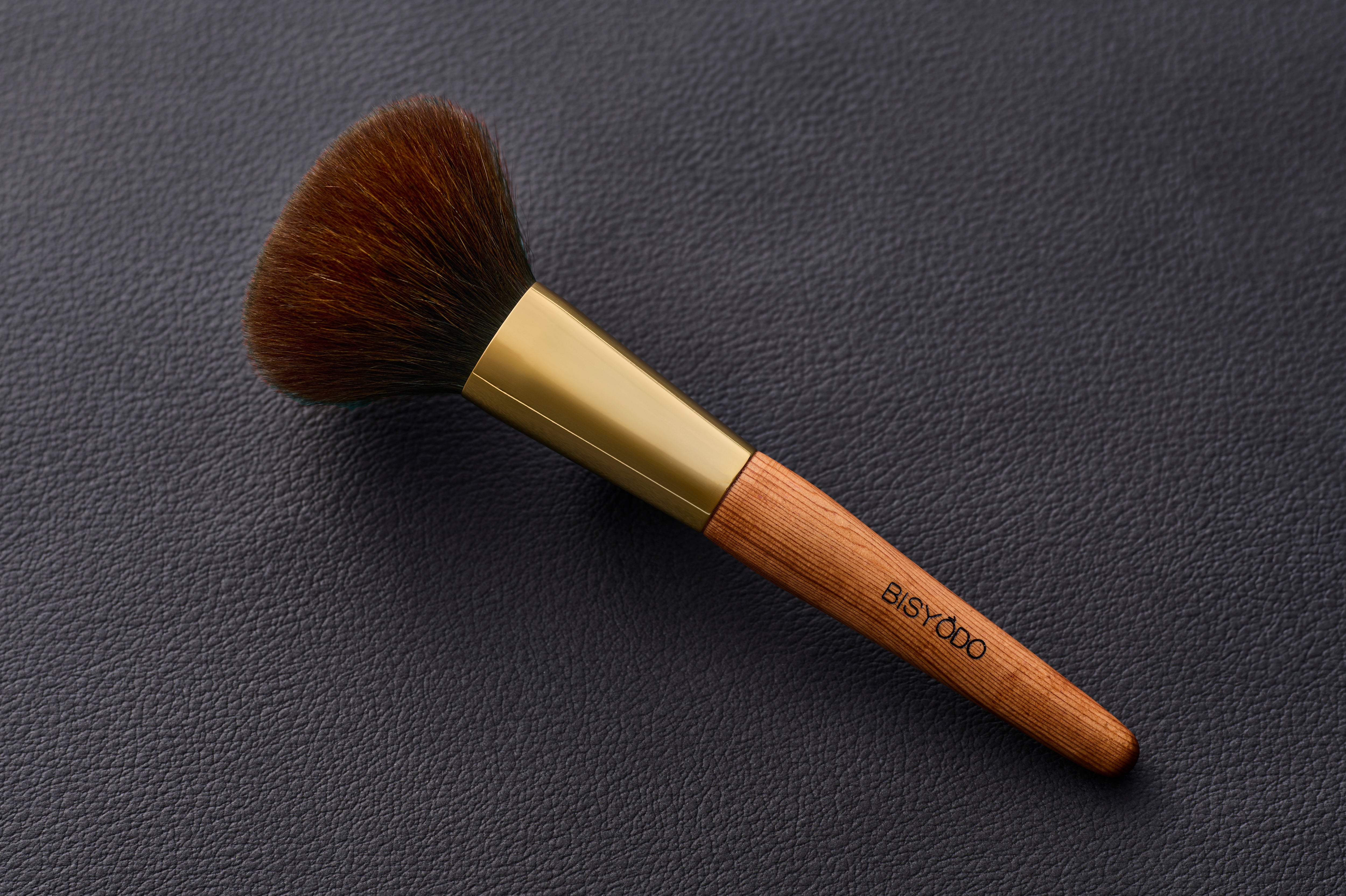 Bisyodo Global Exclusive Flying Squirrel Powder Brush